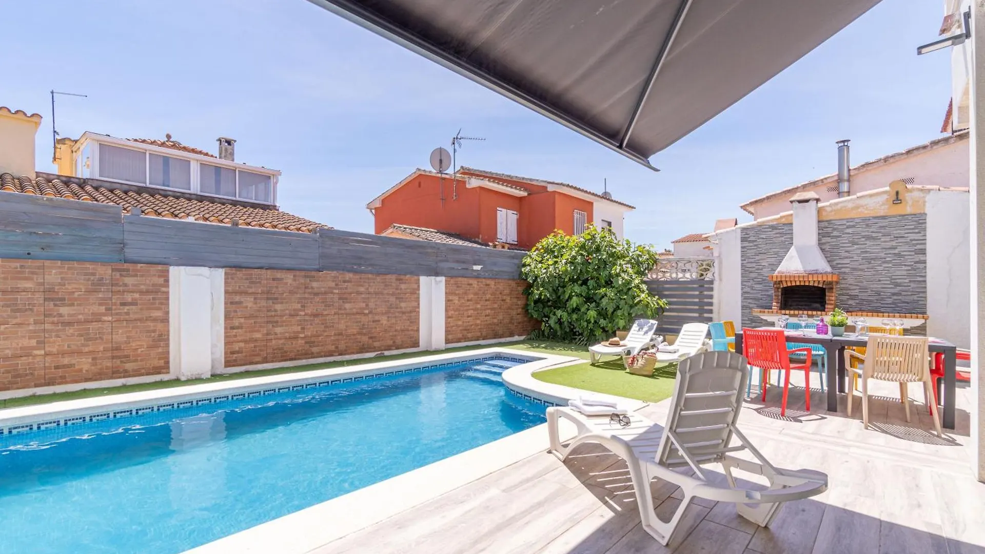 Villa Apart-Rent Casa Con Piscina Montgri 0125 Empuriabrava Spain
