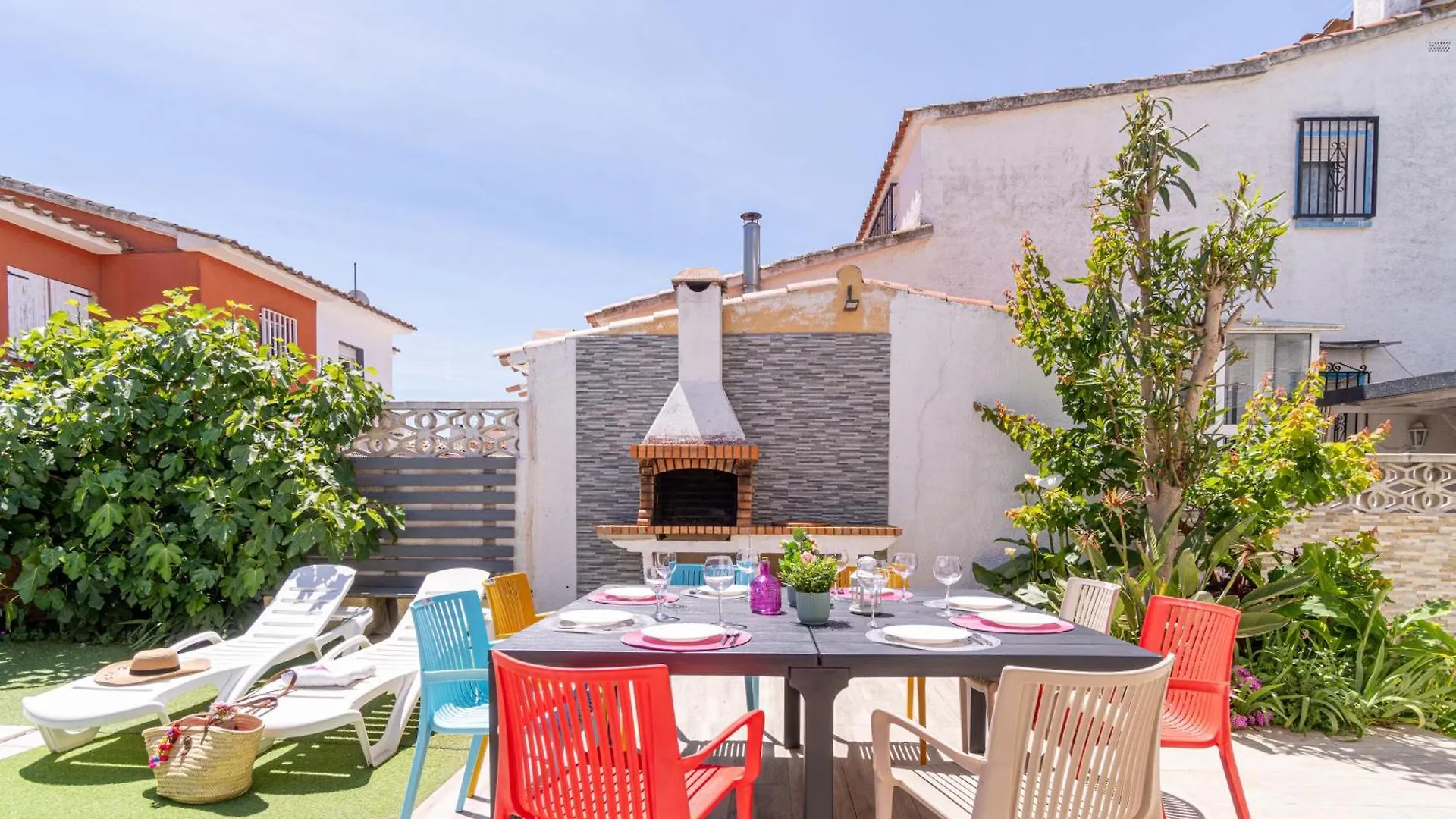 Villa Apart-Rent Casa Con Piscina Montgri 0125 Empuriabrava