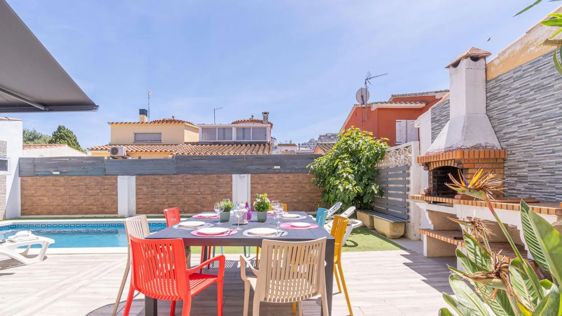 Apart-Rent Casa Con Piscina Montgri 0125 Empuriabrava 0*,  Spain