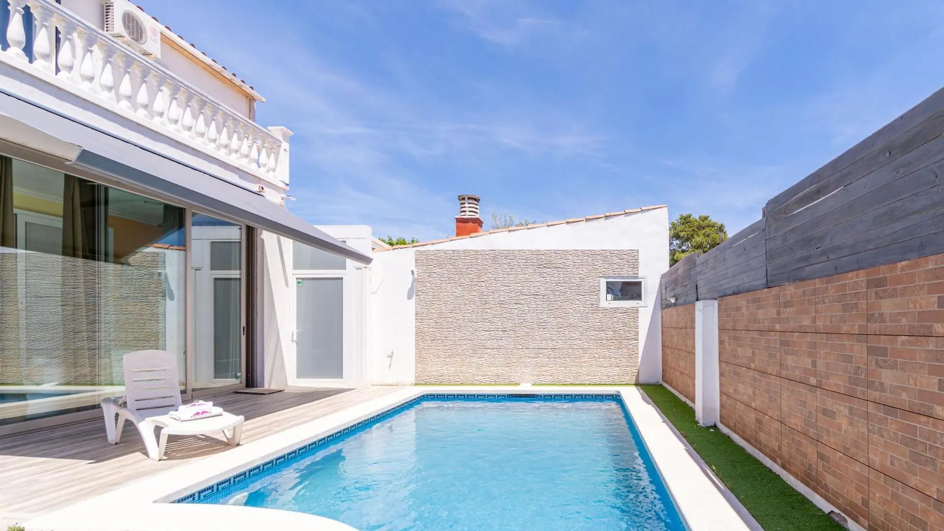 Apart-Rent Casa Con Piscina Montgri 0125 Empuriabrava Villa