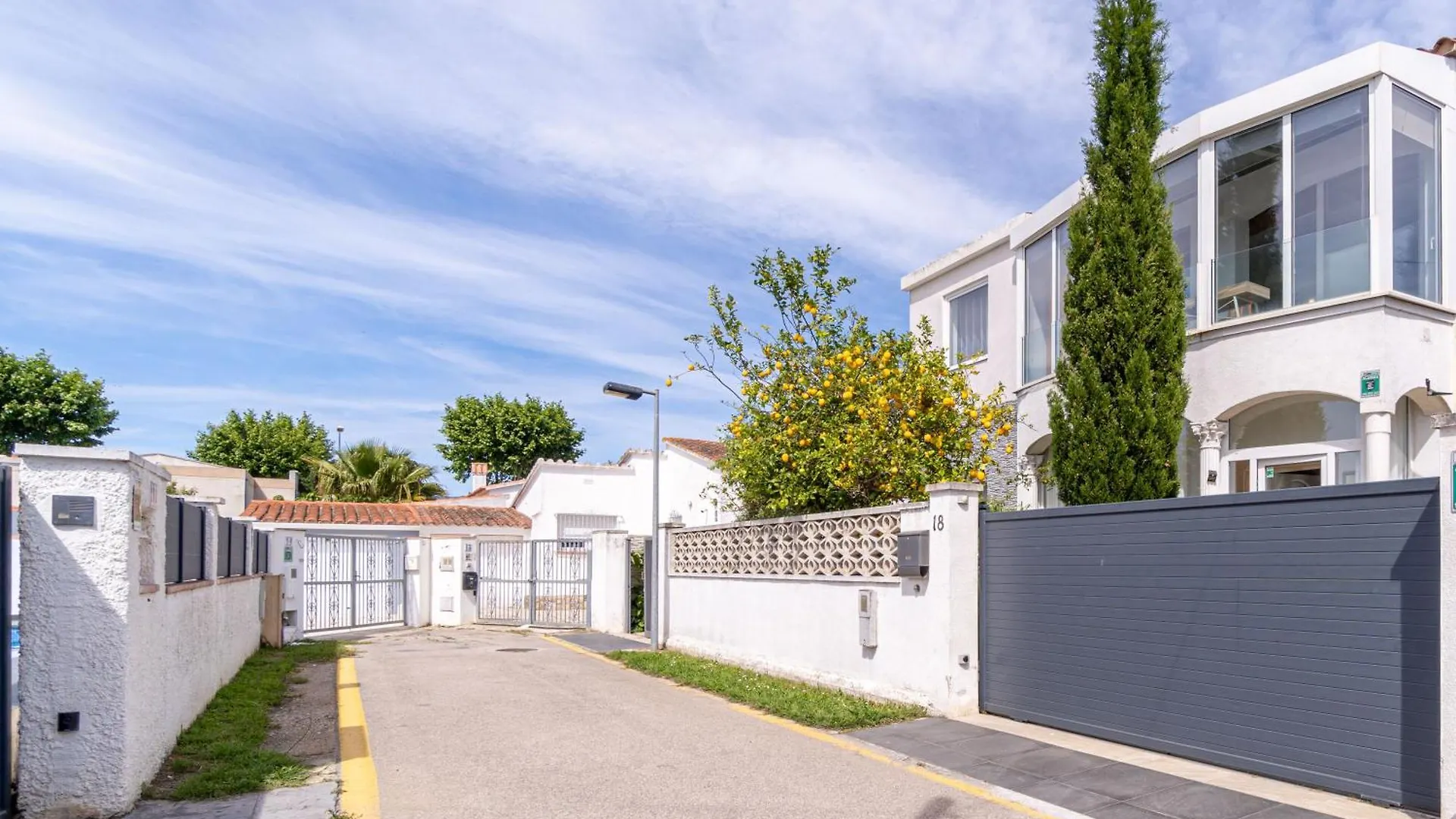 Villa Apart-Rent Casa Con Piscina Montgri 0125 Empuriabrava