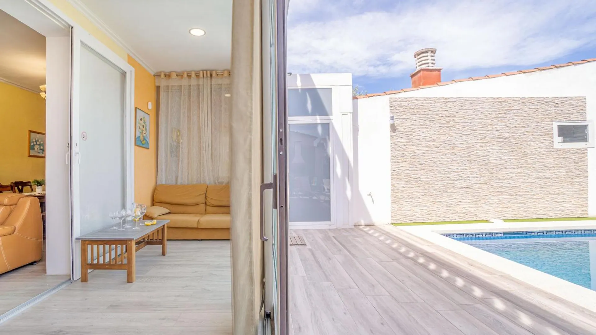 Apart-Rent Casa Con Piscina Montgri 0125 Empuriabrava Villa